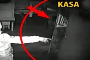 Acemi hırsızlar &uuml;zerinde anahtarı olan boş kasayı a&ccedil;amadılar