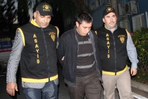 Kasap arkadaşını &ouml;ld&uuml;r&uuml;p tepeden attı