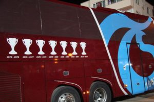 Trabzonspor 7.kupayı takım otob&uuml;s&uuml;ne yazdı