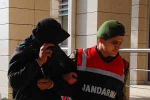 Baba oğul hırsızlık su&ccedil;undan yakalandı