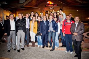 Nil&uuml;fer Belediyespor'un voleybolda galibiyet sevinci