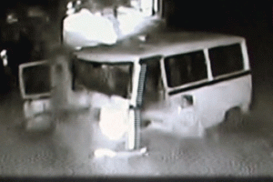 S&uuml;r&uuml;c&uuml; yola b&ouml;yle fırladı!