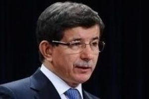 Davutoğlu Gazze'de, bombalama s&uuml;r&uuml;yor