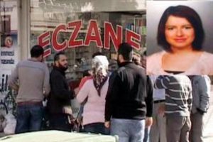 Eşinin &ouml;l&uuml;m&uuml;ne tanıklık etti
