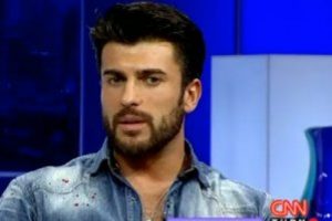 &Uuml;nl&uuml; oyuncudan Survivor a&ccedil;ıklaması
