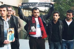 G&uuml;rses'in hayranlarından sevgi g&ouml;sterisi