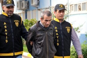 Sahte cezaevi m&uuml;d&uuml;r&uuml; avukatları dolandırdı