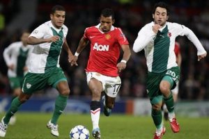 Old Trafford'tan halı sahalara