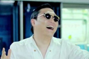 Psy Gangnam Style'le konserde coşturdu