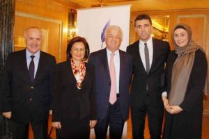 Hakan Ş&uuml;k&uuml;r'&uuml;n eşi ilk kez tesett&uuml;rl&uuml;!