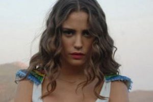 Serenay Sarıkaya yeni proje m&uuml;jdesi verdi