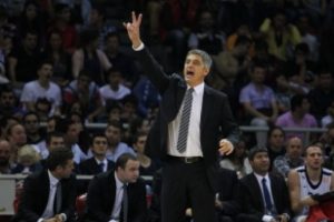 Anadolu Efes, Olympiakos ile d&uuml;elloda...