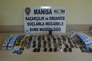 Manisa'da ka&ccedil;ak cep telefonu operasyonu
