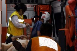 Cezaevi aracı devrildi: 8'i asker 12 yaralı