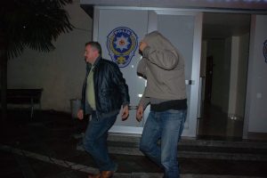 K&uuml;&ccedil;&uuml;k kıza tacize 3 yıl 1 ay hapis