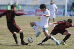 Bursaspor ve  Beşiktaş "kırmızı grubun" yıldızı i&ccedil;in kapıştı
