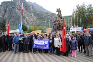 Aşureli &ouml;ğretmenler g&uuml;n&uuml; kutlaması