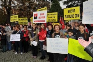 Asker ailelerinden 'sessiz &ccedil;ığlık' protestosu