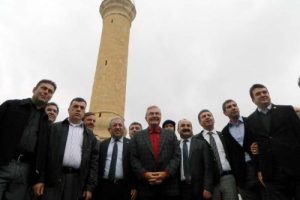 "T&uuml;rkiye zor bir d&ouml;nemden ge&ccedil;iyor"