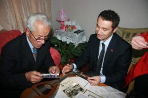 65 yaşında &uuml;niversiteyi kazandı, &ouml;ğretmen olarak atandı