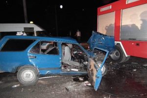 Sakarya'da trafik kazası: 2 &ouml;l&uuml;, 1 yaralı