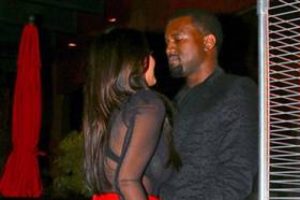 Kardashian ve West &ccedil;iftinin romantik anları