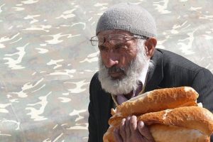 Emekliler en &ccedil;ok ekmek t&uuml;ketiyor