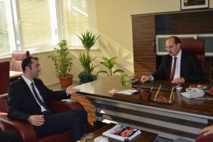 "Sağlık &ccedil;alışanları g&ouml;z ardı edilemez"