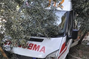 Hasta almaya giden ambulans kaza yaptı