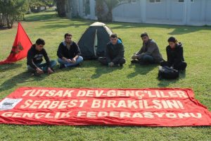 &Uuml;niversite &ouml;ğrencilerinden a&ccedil;lık grevi