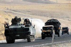 Askeri aracın ge&ccedil;işi sırasında patlama: 9 yaralı