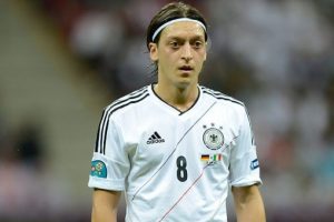 Mesut &Ouml;zil en iyiler arasında
