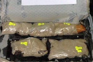 Ş&uuml;pheli yolcunun valizinden 3 kilo eroin &ccedil;ıktı