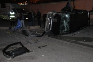 Kontrolden &ccedil;ıkan otomobil takla attı