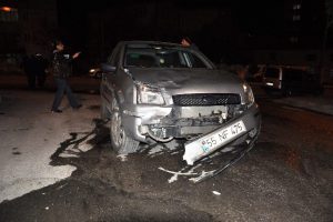 Otomobil ile motosiklet &ccedil;arpıştı
