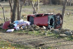 Otomobil elektrik direğine &ccedil;arptı