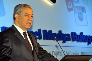 Arın&ccedil;, gazetelerin kaderini a&ccedil;ıkladı