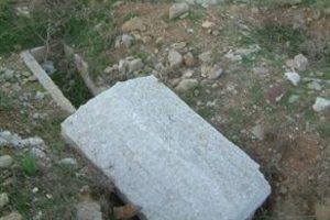 Roma mezarlığı talan ediliyor