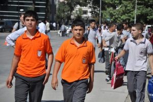 "Kıyafet yasağının kaldırılması olumlu ama yetersiz"