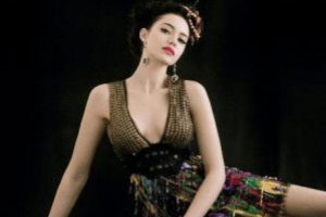 Fahriye Evcen yaptığı a&ccedil;ıklamalarla d&uuml;ş&uuml;nd&uuml;rd&uuml;