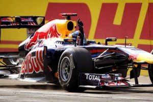 Vettel bir kez daha şampiyon