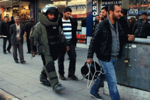 Piknik t&uuml;p&uuml;ne bağlı pankart polisi alarma ge&ccedil;irdi