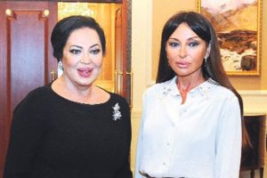 Siz anneme &ccedil;ok benziyorsunuz