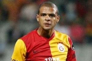 Felipe Melo &ccedil;ıldırdı, kırmızıyı g&ouml;rd&uuml;