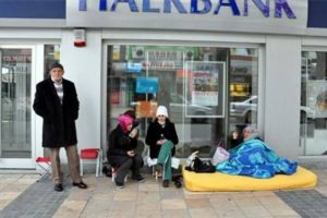12 g&uuml;n &ouml;nceden sıra beklemeye başladılar!