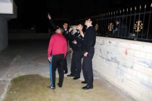 Miras y&uuml;z&uuml;nden babasını vurdu