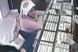 'Kasacı &Ouml;mer' &ccedil;aldı, karısı bozdurdu