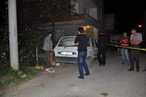 Otomobilden ayakkabı &ccedil;aldılar