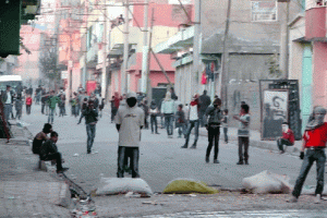 İzinsiz g&ouml;steriye polis m&uuml;dahalesi