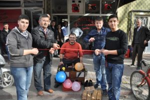 Ayakkabı boya sandığına kurdeleli a&ccedil;ılış
